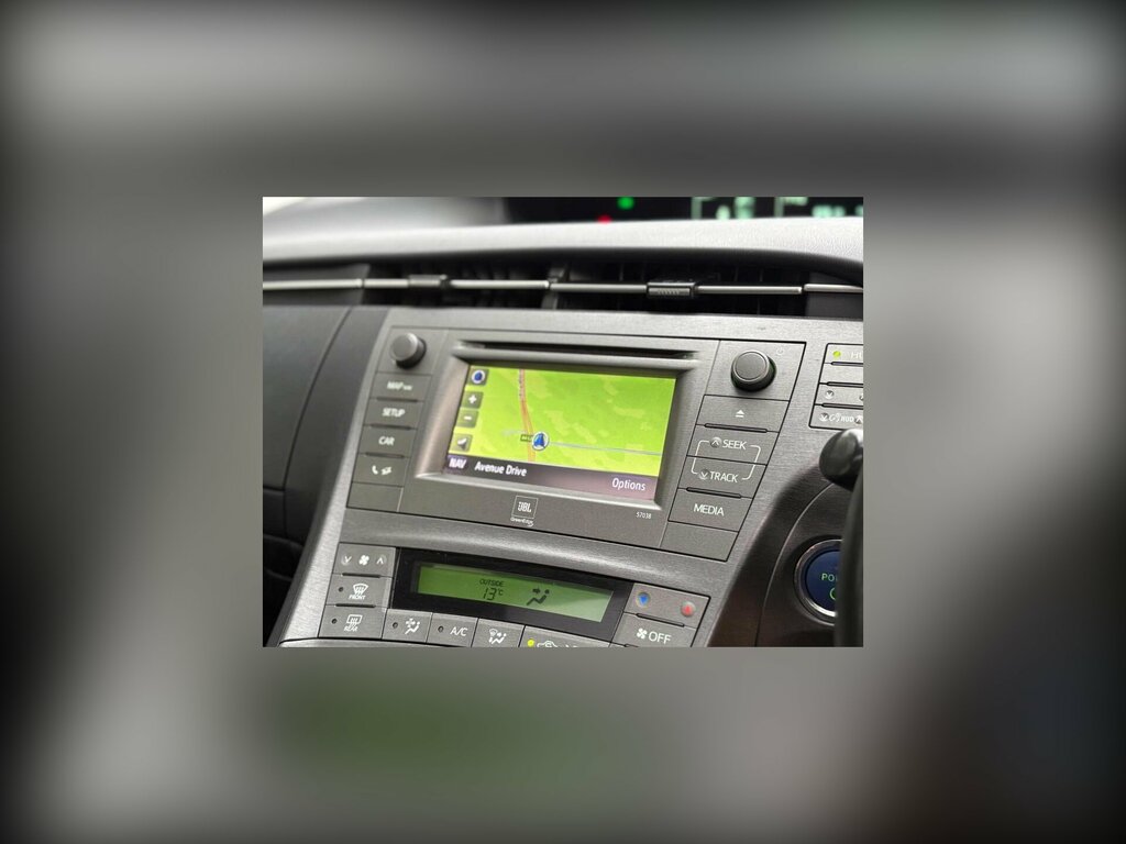 Toyota Prius 1.8 Vvti Plug-in Cvt Silver #35