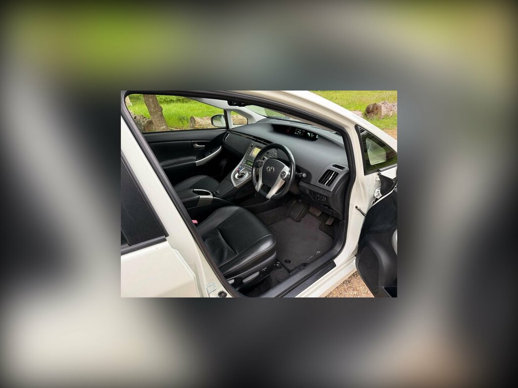 Toyota Prius 1.8 Vvti Plug-in Cvt Silver #16