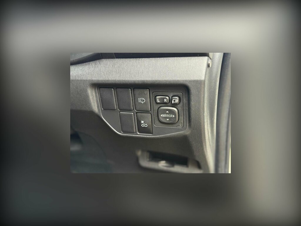 Toyota Prius 1.8 Vvti Plug-in Cvt Silver #45
