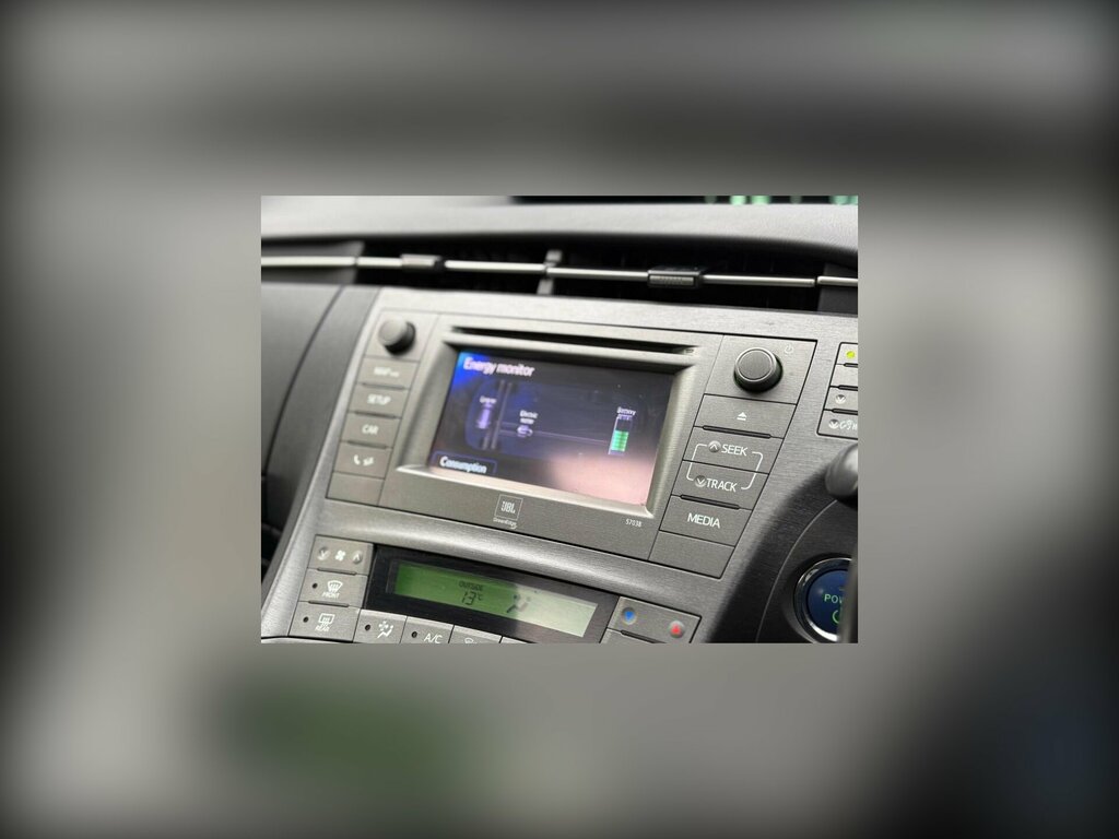 Toyota Prius 1.8 Vvti Plug-in Cvt Silver #37