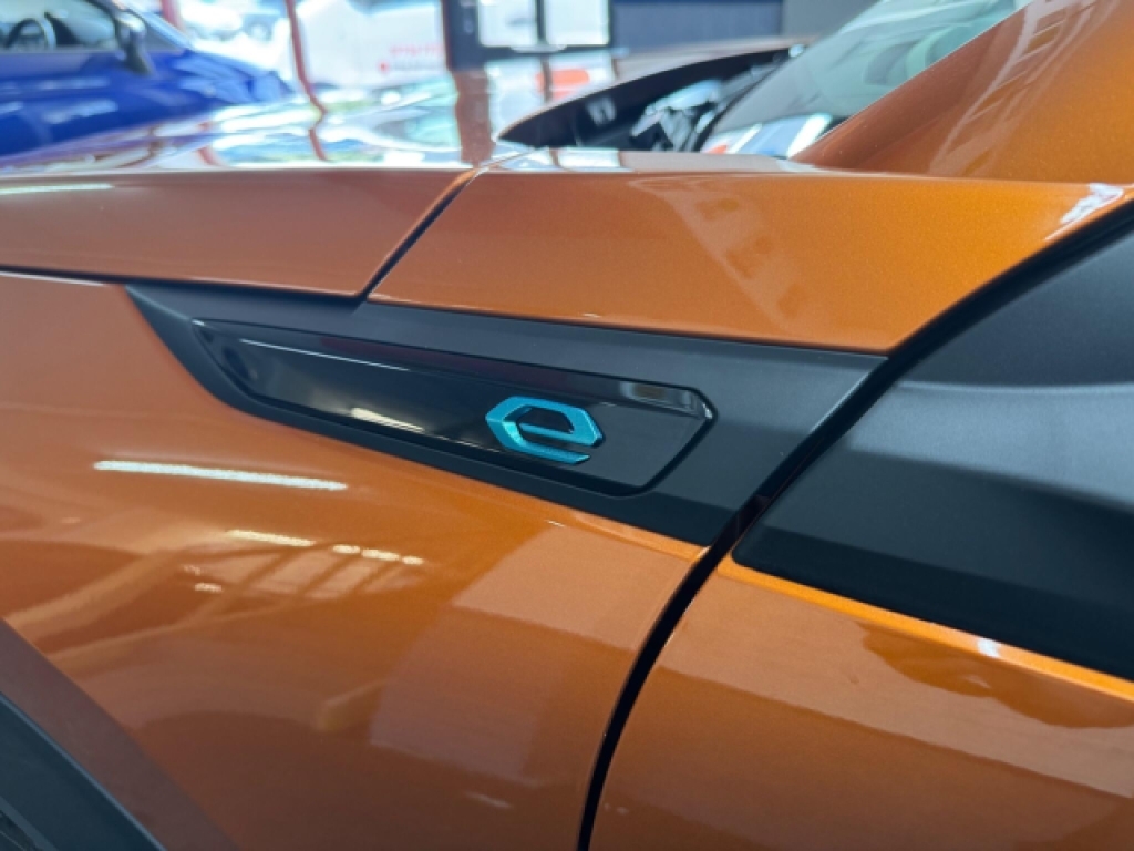 Peugeot e-2008 50Kwh Allure Premium Orange #6