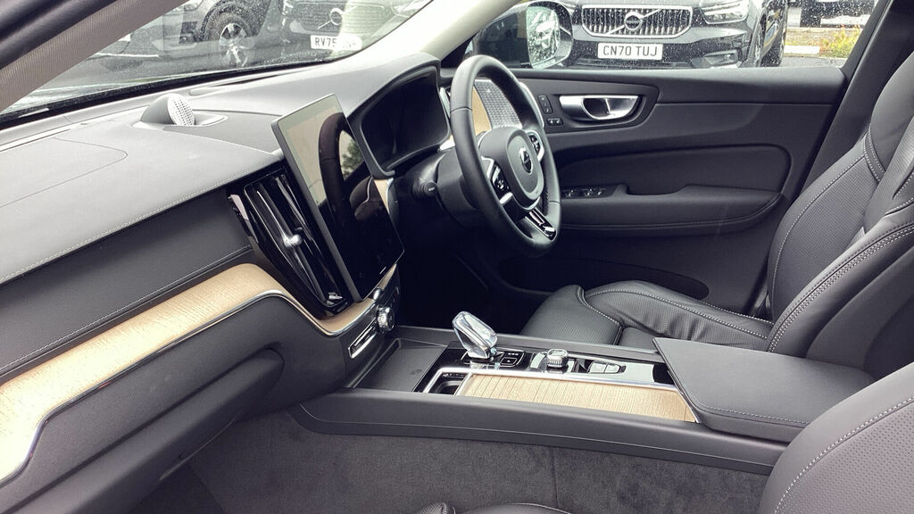 Volvo XC60 2.0 B5 Mhev Ultra Bright Euro 6 5-Door CE26SMV Black #2