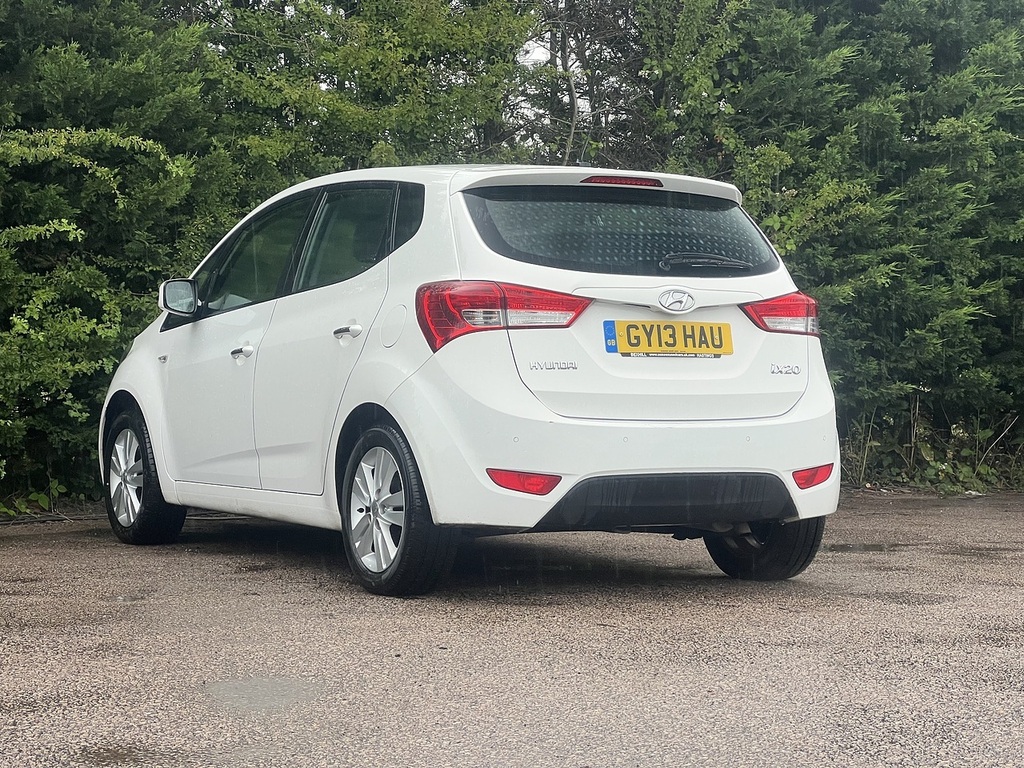 Hyundai Ix20 Active White #6