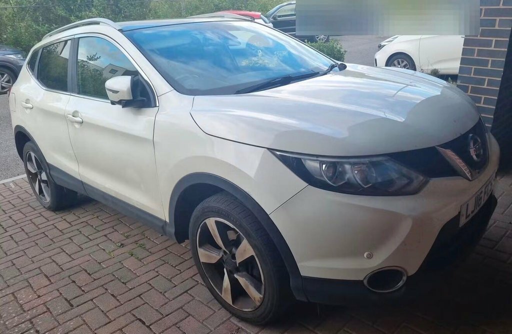 Nissan Qashqai 1.2L N-connecta White