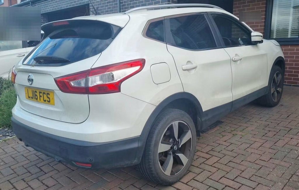 Nissan Qashqai 1.2L N-connecta White #3