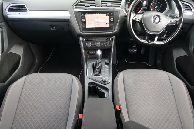 Volkswagen Tiguan 2.0 Tdi Bluemotion Tech Se Navigation Suv Dies Red #2