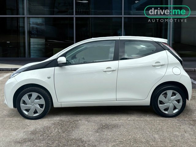 Toyota Aygo 1.0 Vvt-i X-play Hatchback Euro White #2