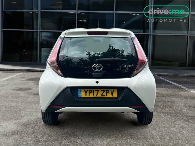 Toyota Aygo 1.0 Vvt-i X-play Hatchback Euro White #4