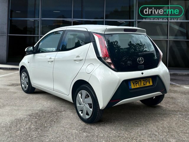 Toyota Aygo 1.0 Vvt-i X-play Hatchback Euro White #3