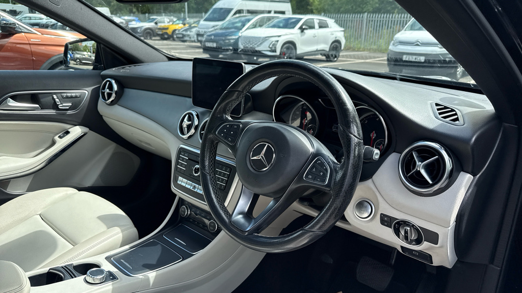 Mercedes-Benz GLA Class Suv 2.1 Gla200d Amg Line Executive 7G-dct Euro 6 Grey #9