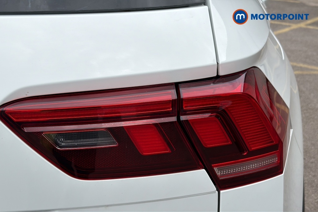 Volkswagen Tiguan 1.5 Tsi 150 Active Dsg Black #32