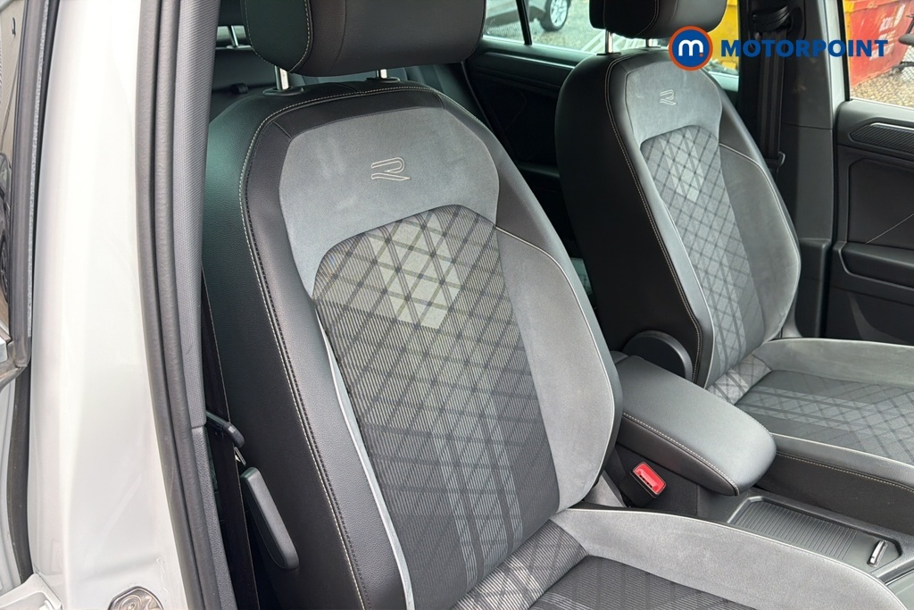 Volkswagen Tiguan 1.5 Tsi 150 Active Dsg Black #26