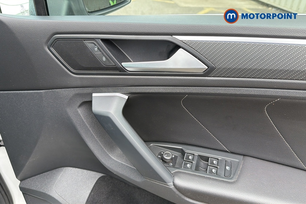 Volkswagen Tiguan 1.5 Tsi 150 Active Dsg Black #24