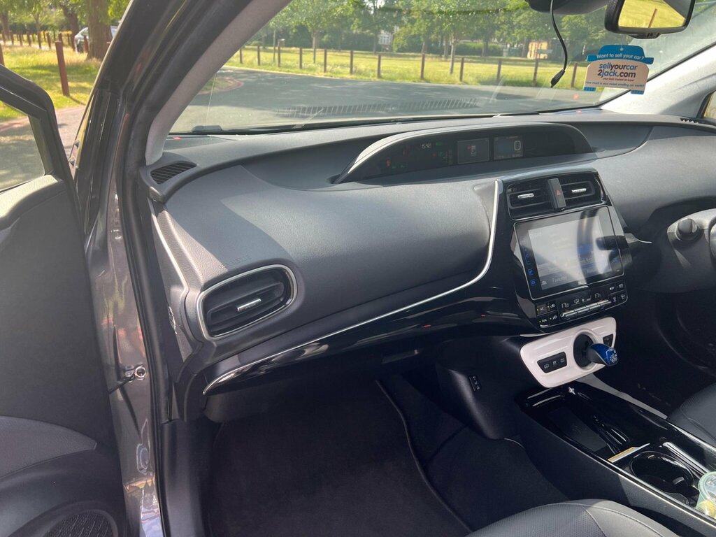Toyota Prius Hatchback 1.8 Hybrid Euro6 201818 Silver #9