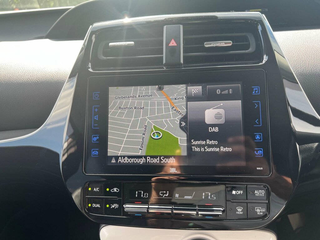Toyota Prius Hatchback 1.8 Hybrid Euro6 201818 Silver #25
