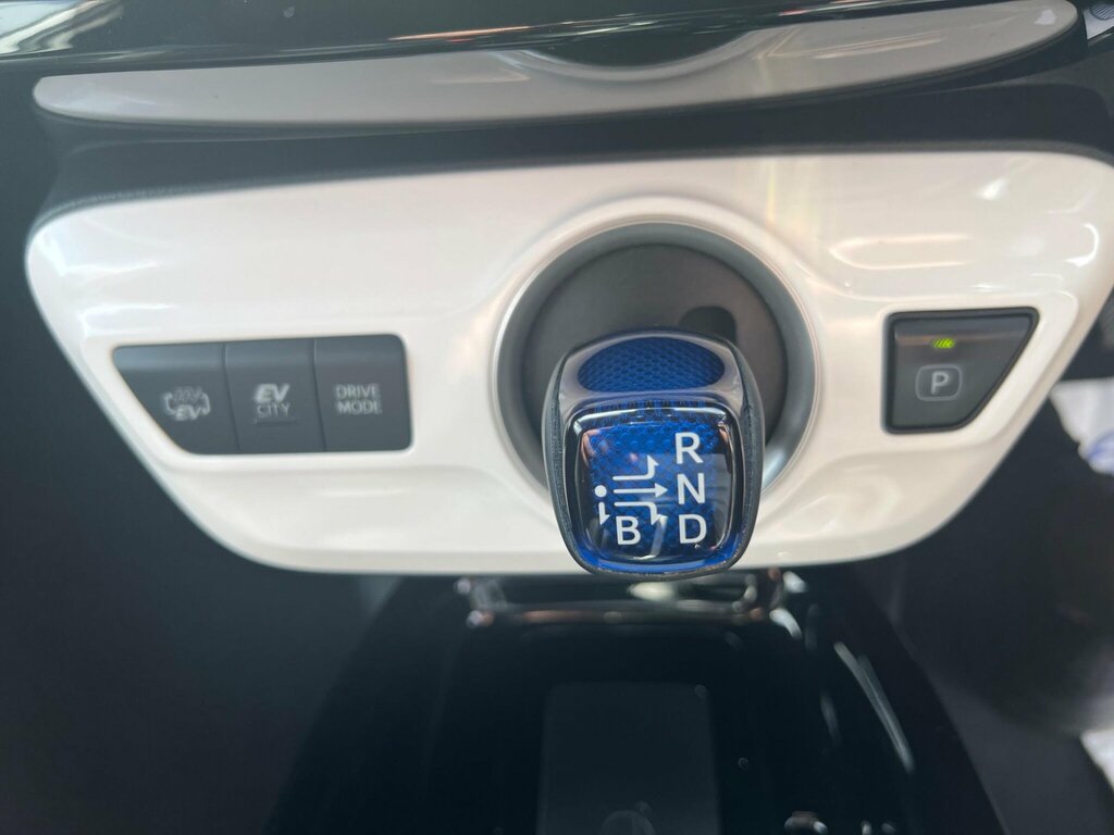 Toyota Prius Hatchback 1.8 Hybrid Euro6 201818 Silver #16