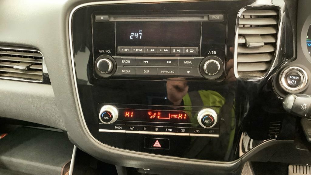 Mitsubishi Outlander 2.4L Verve White #6