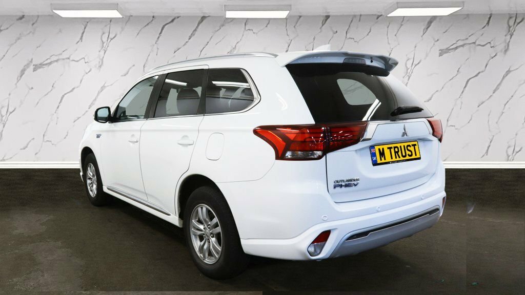 Mitsubishi Outlander 2.4L Verve White #2