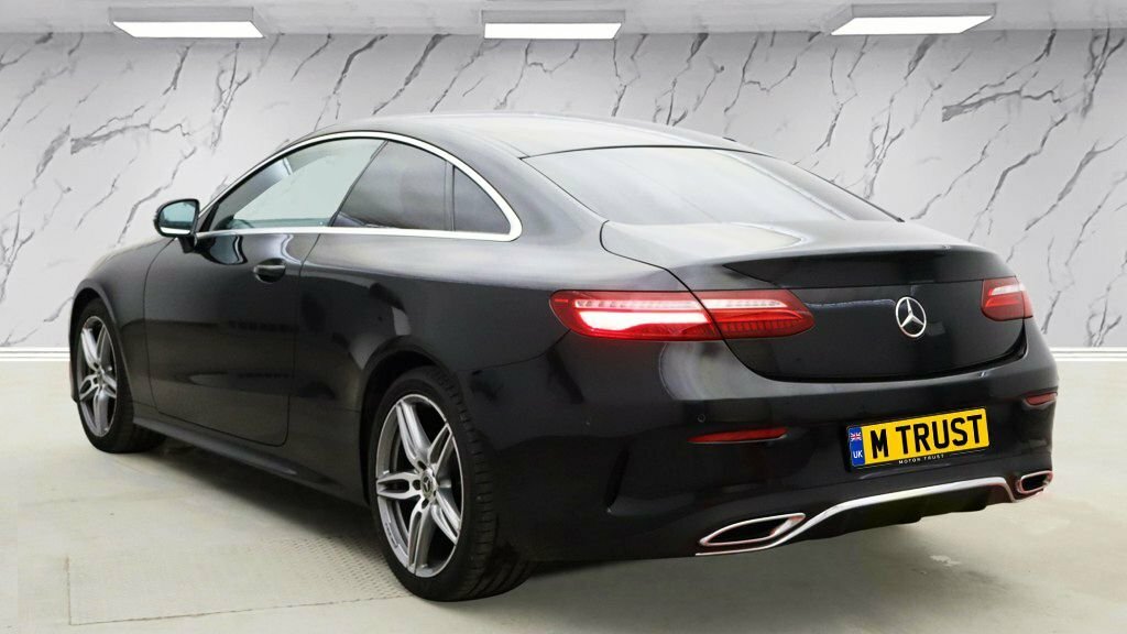 Mercedes-Benz E Class 2L Amg Line Black #2