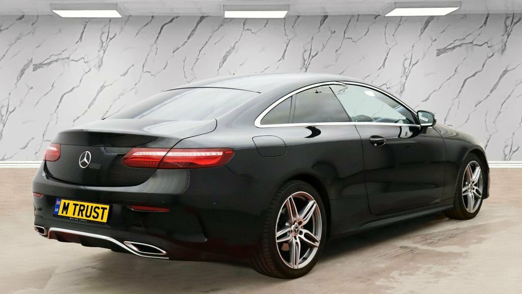 Mercedes-Benz E Class 2L Amg Line Black #3