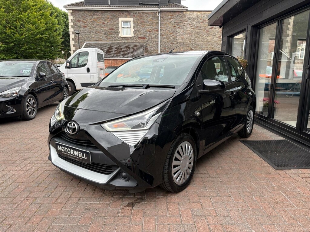 Toyota Aygo Petrol Gold #9