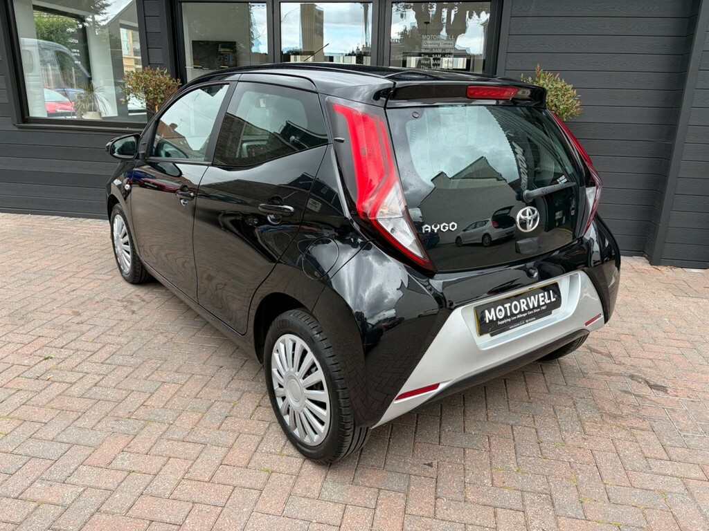 Toyota Aygo Petrol Gold #7