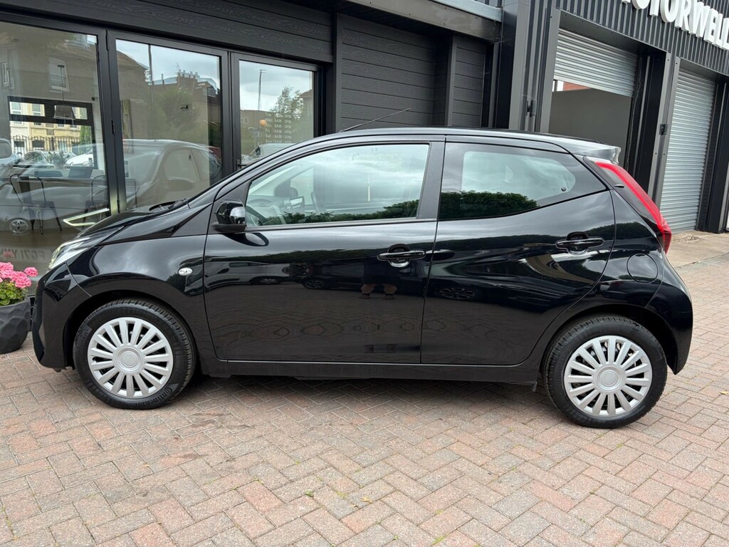 Toyota Aygo Petrol Gold #8