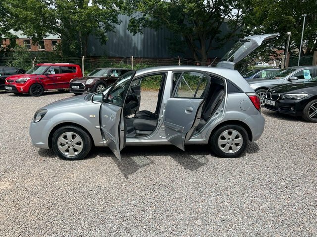 Kia RIO 1.4 Domino Hatchback 139 G Km 9 Black #32