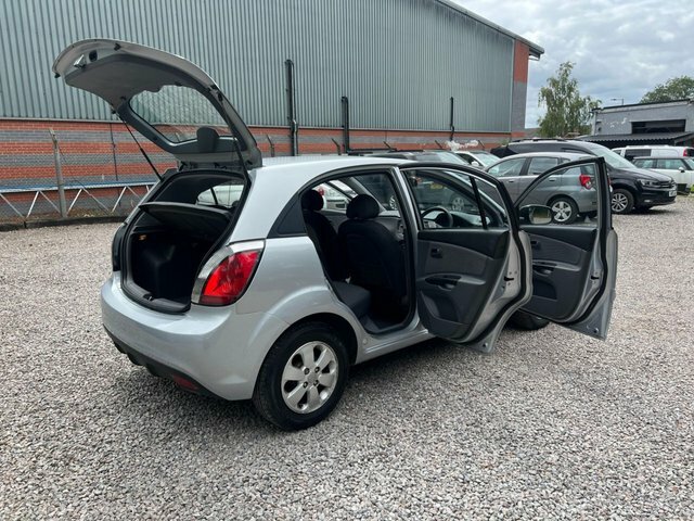 Kia RIO 1.4 Domino Hatchback 139 G Km 9 Black #35