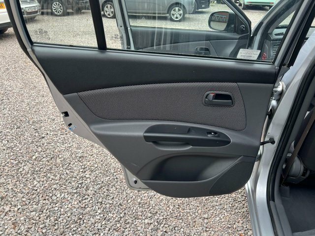 Kia RIO 1.4 Domino Hatchback 139 G Km 9 Black #24