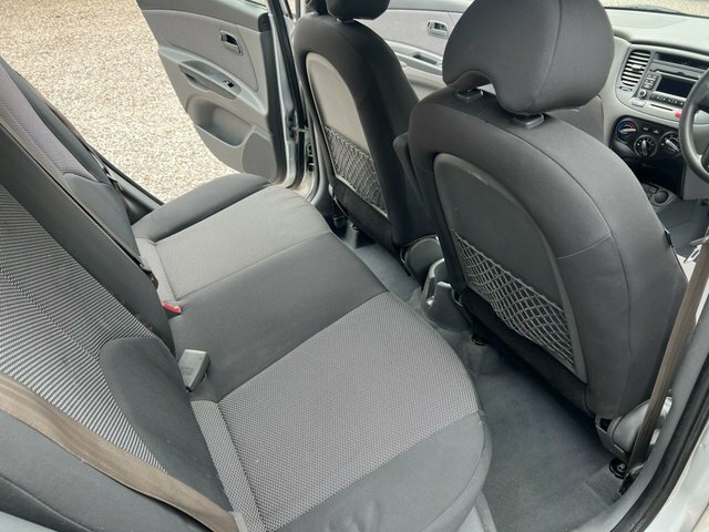 Kia RIO 1.4 Domino Hatchback 139 G Km 9 Black #26