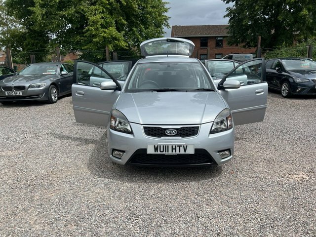 Kia RIO 1.4 Domino Hatchback 139 G Km 9 Black #30