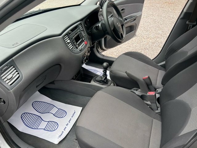 Kia RIO 1.4 Domino Hatchback 139 G Km 9 Black #21