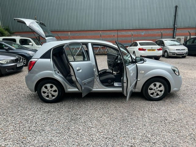 Kia RIO 1.4 Domino Hatchback 139 G Km 9 Black #36