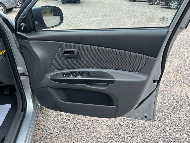 Kia RIO 1.4 Domino Hatchback 139 G Km 9 Black #20