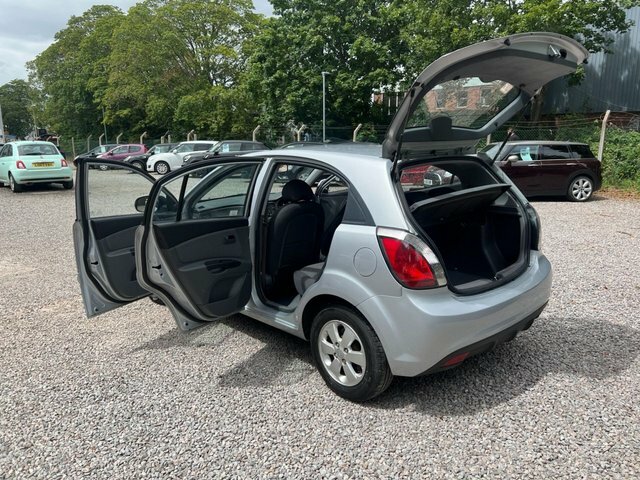 Kia RIO 1.4 Domino Hatchback 139 G Km 9 Black #33