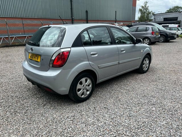 Kia RIO 1.4 Domino Hatchback 139 G Km 9 Black #7