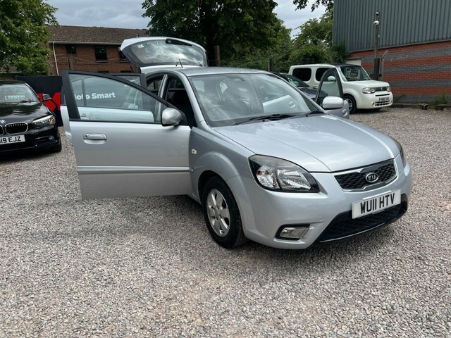 Kia RIO 1.4 Domino Hatchback 139 G Km 9 Black #29