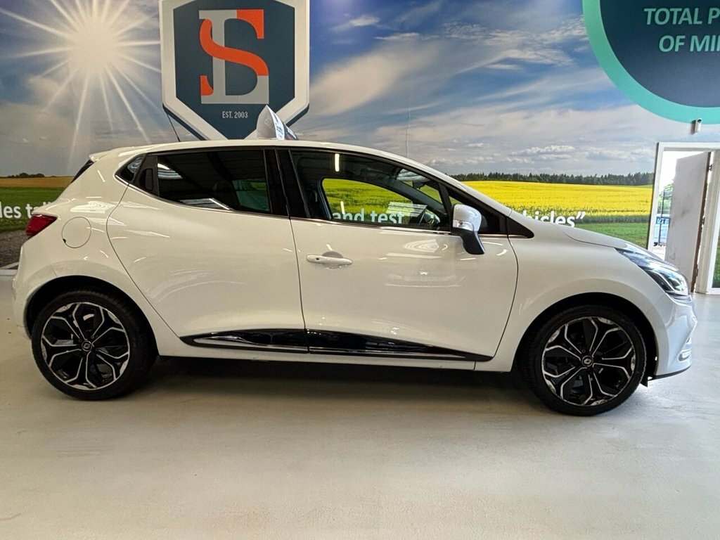 Renault Clio 0.9L Iconic OGZ2623 White #4