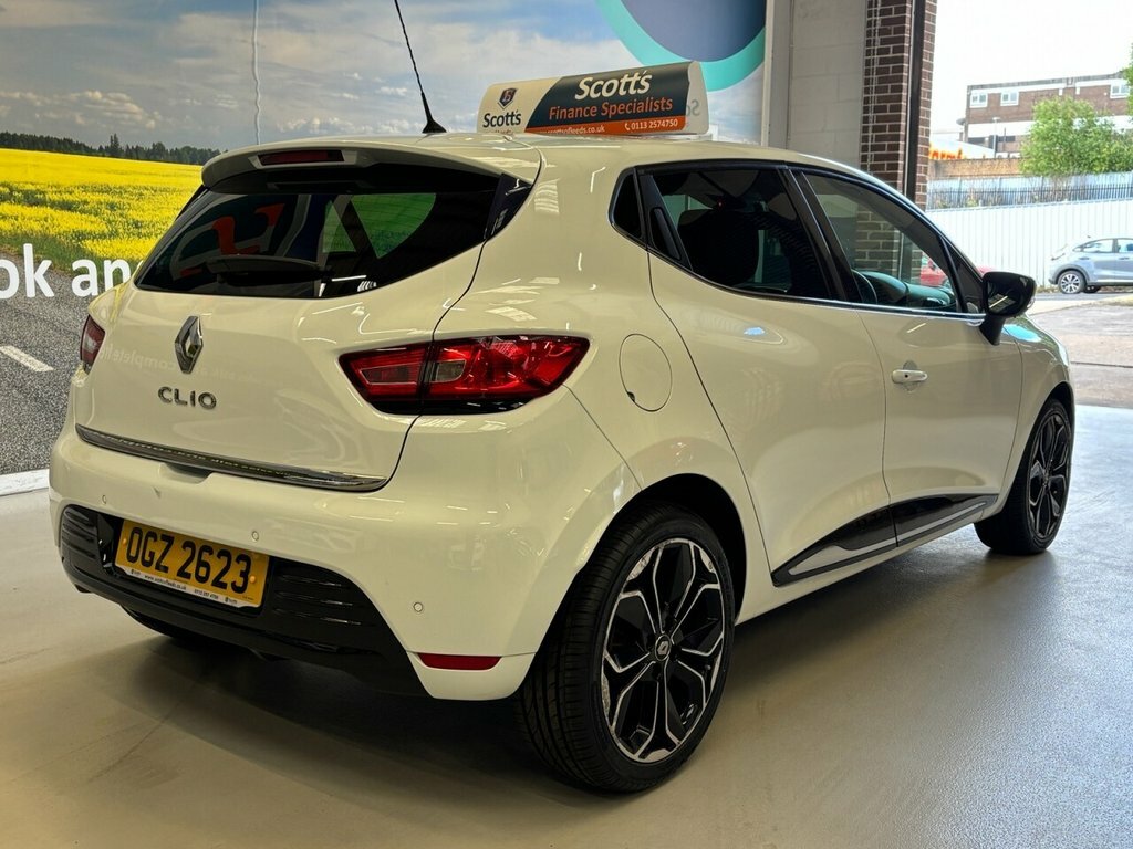 Renault Clio 0.9L Iconic OGZ2623 White #5