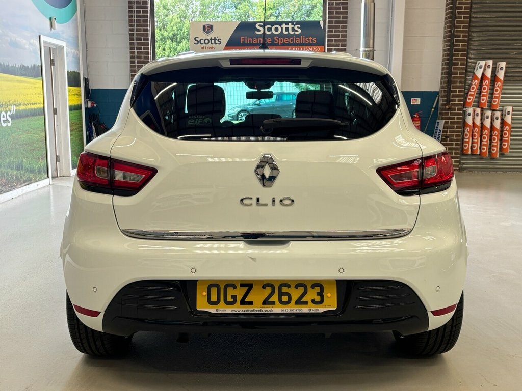 Renault Clio 0.9L Iconic OGZ2623 White #6