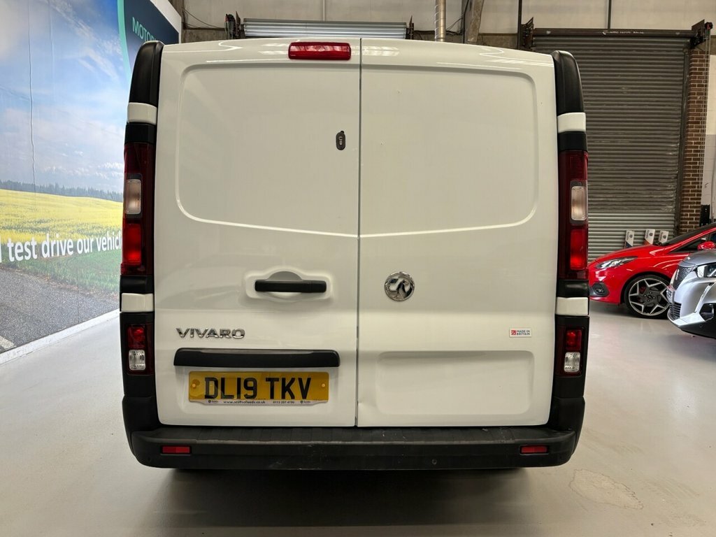 Vauxhall Vivaro Mpv White #6