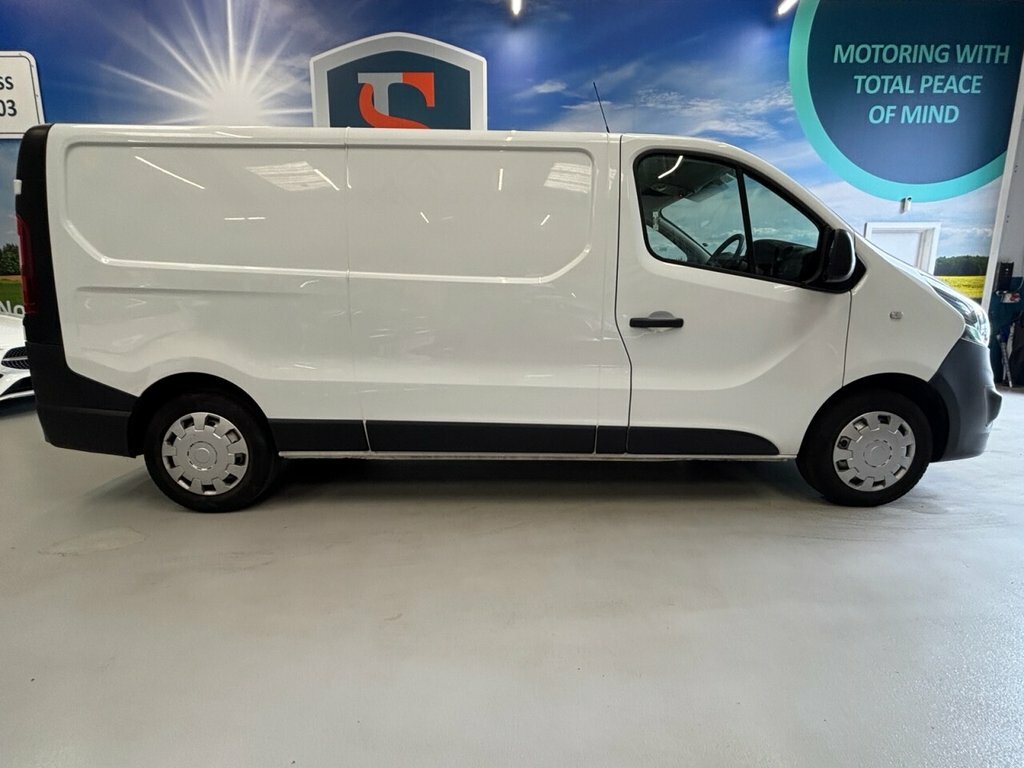 Vauxhall Vivaro Mpv White #4