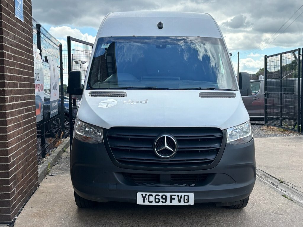 Mercedes-Benz Sprinter Mpv White