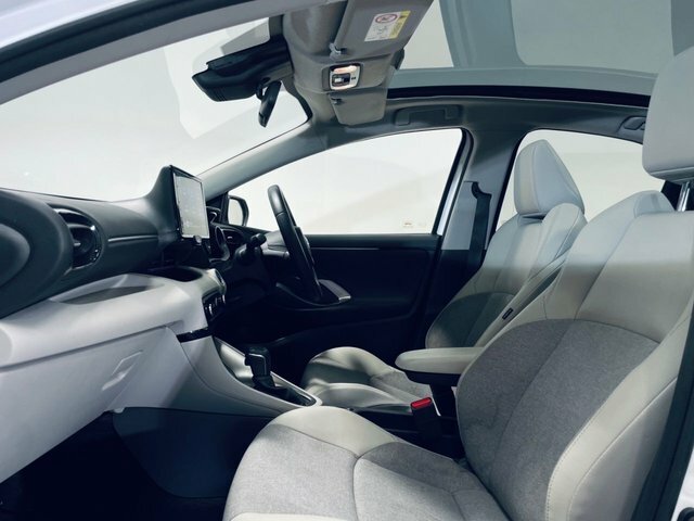Toyota Yaris Vvt-h Excel Hatchback White #6