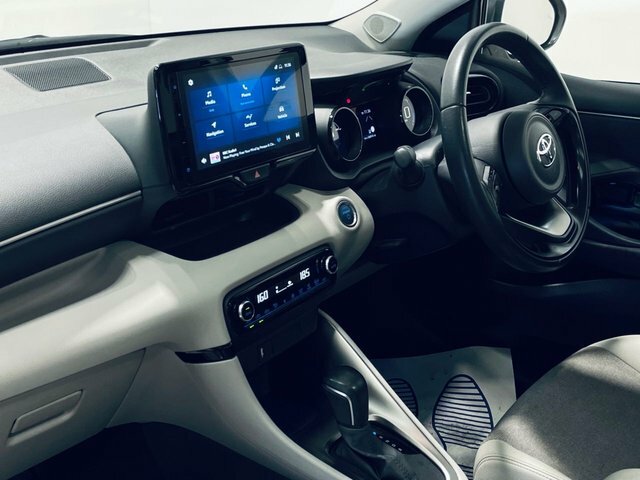 Toyota Yaris Vvt-h Excel Hatchback White #5
