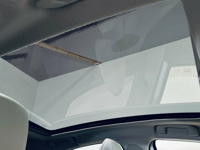 Toyota Yaris Vvt-h Excel Hatchback White #3