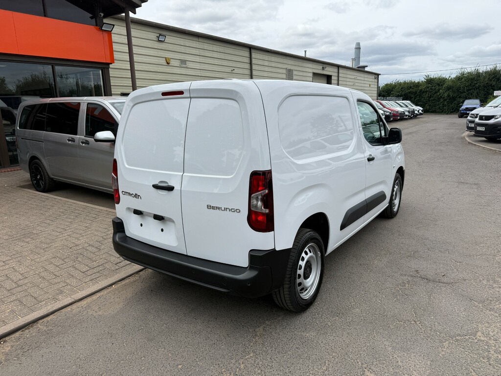 Citroen Berlingo Mpv White #3