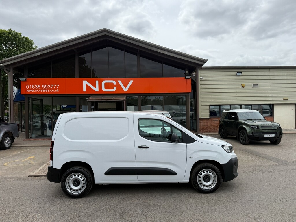 Citroen Berlingo Mpv White #2
