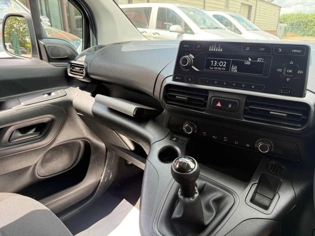 Vauxhall Combo 1.5 Turbo D 2300 Sportive L2 Only 47,508 3 Sea White #14